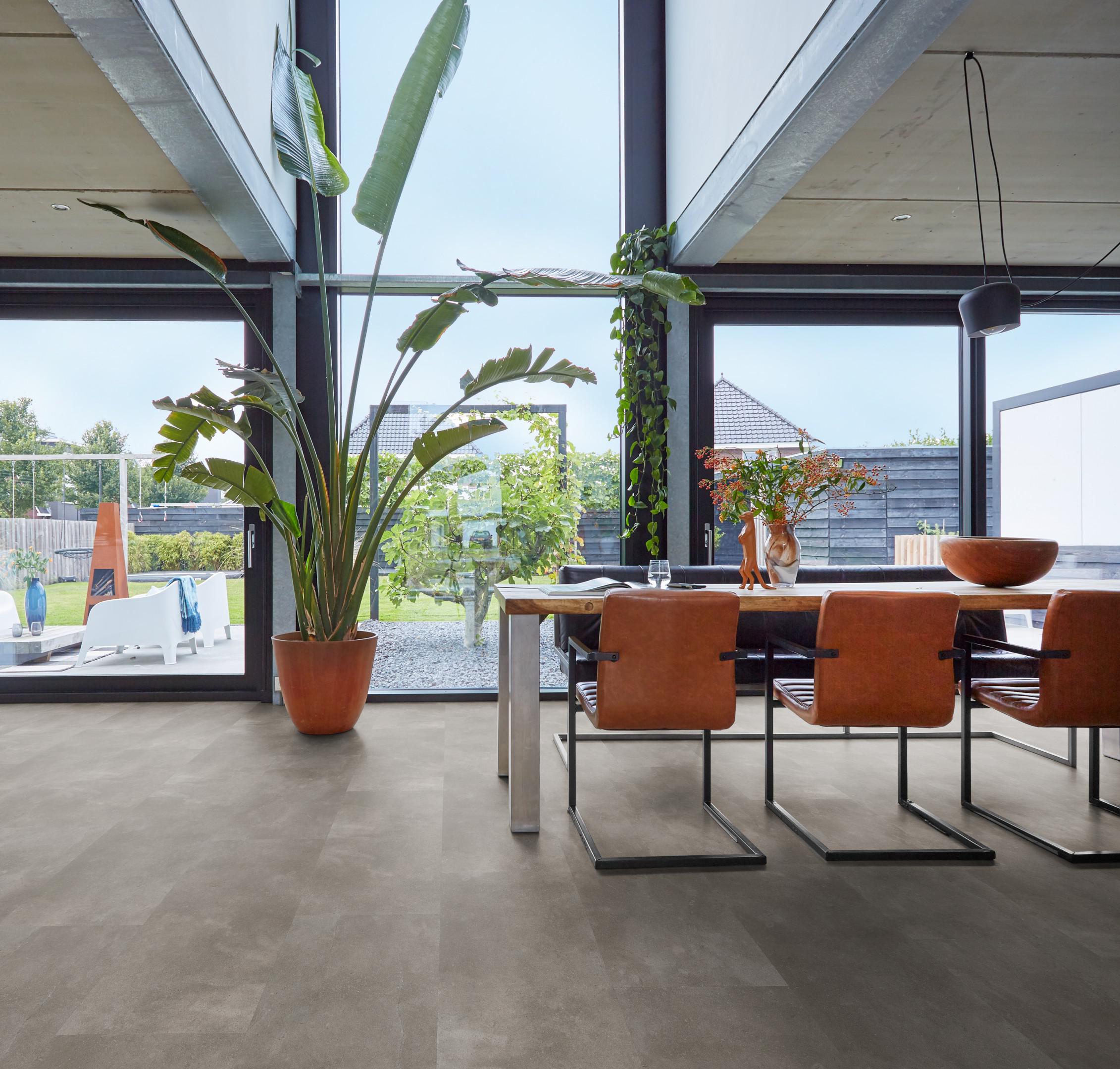 PVC Ealing Collection Warm Grey Dryback - sfeer