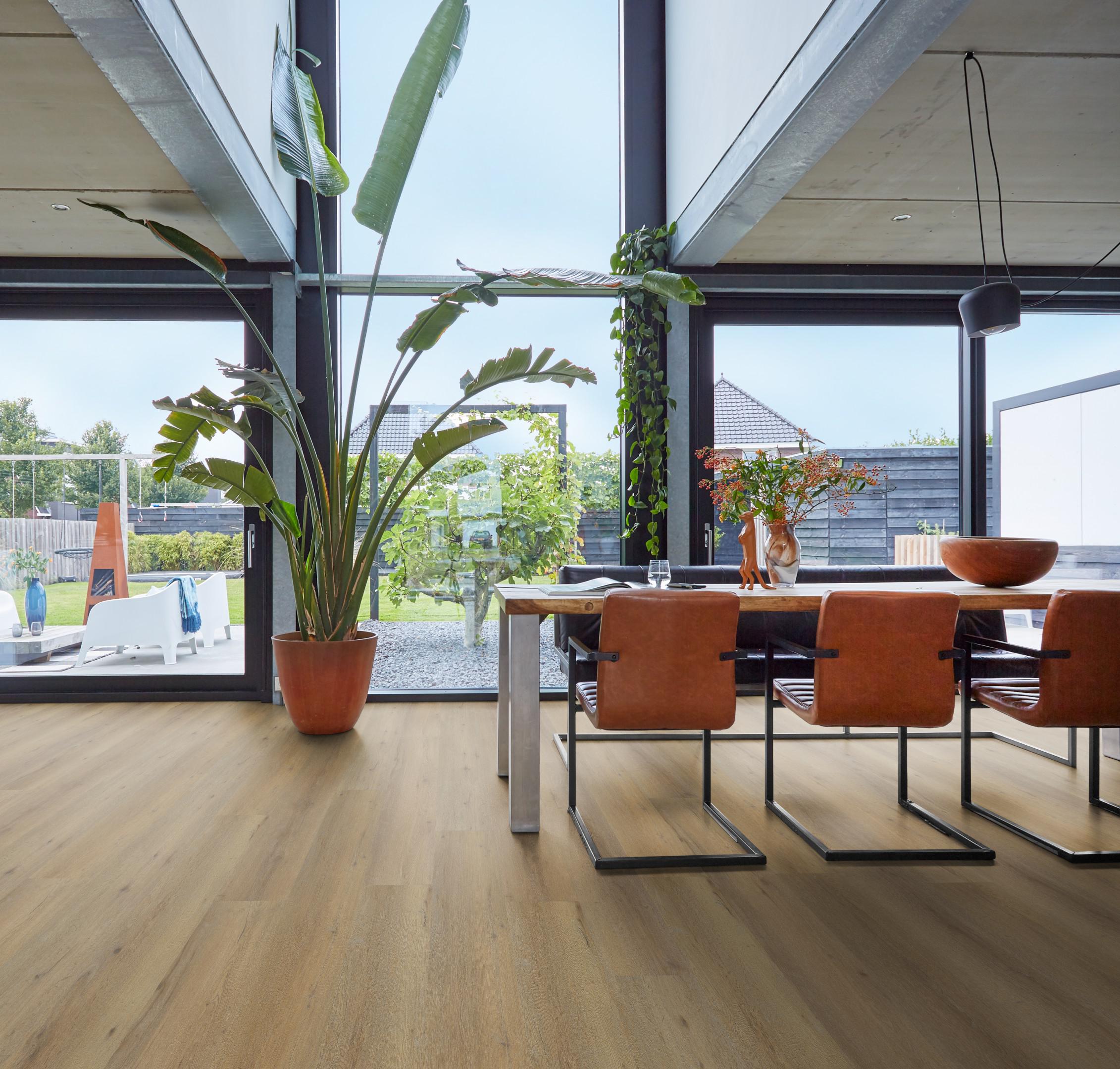 PVC Leyton Collection Dark Oak Dryback - sfeer