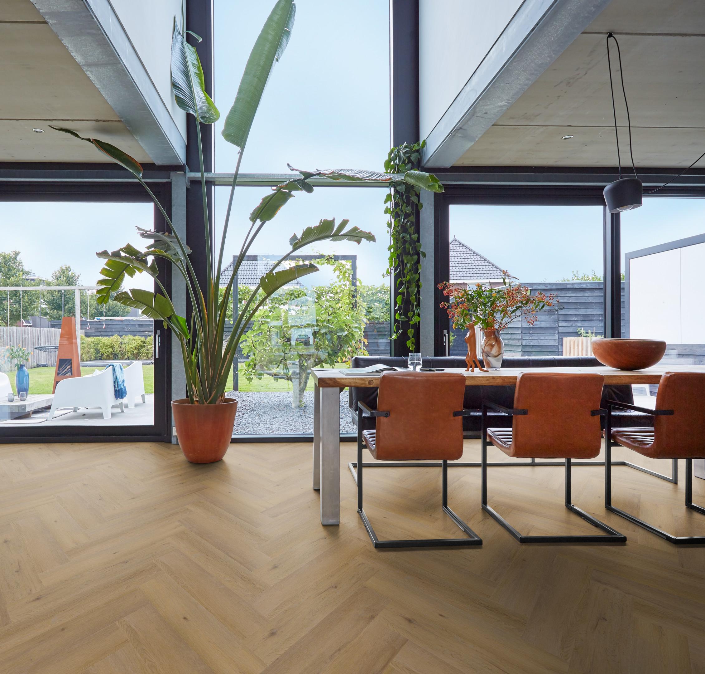PVC Yup Leyton herringbone Collection Dark Oak Dryback - sfeer