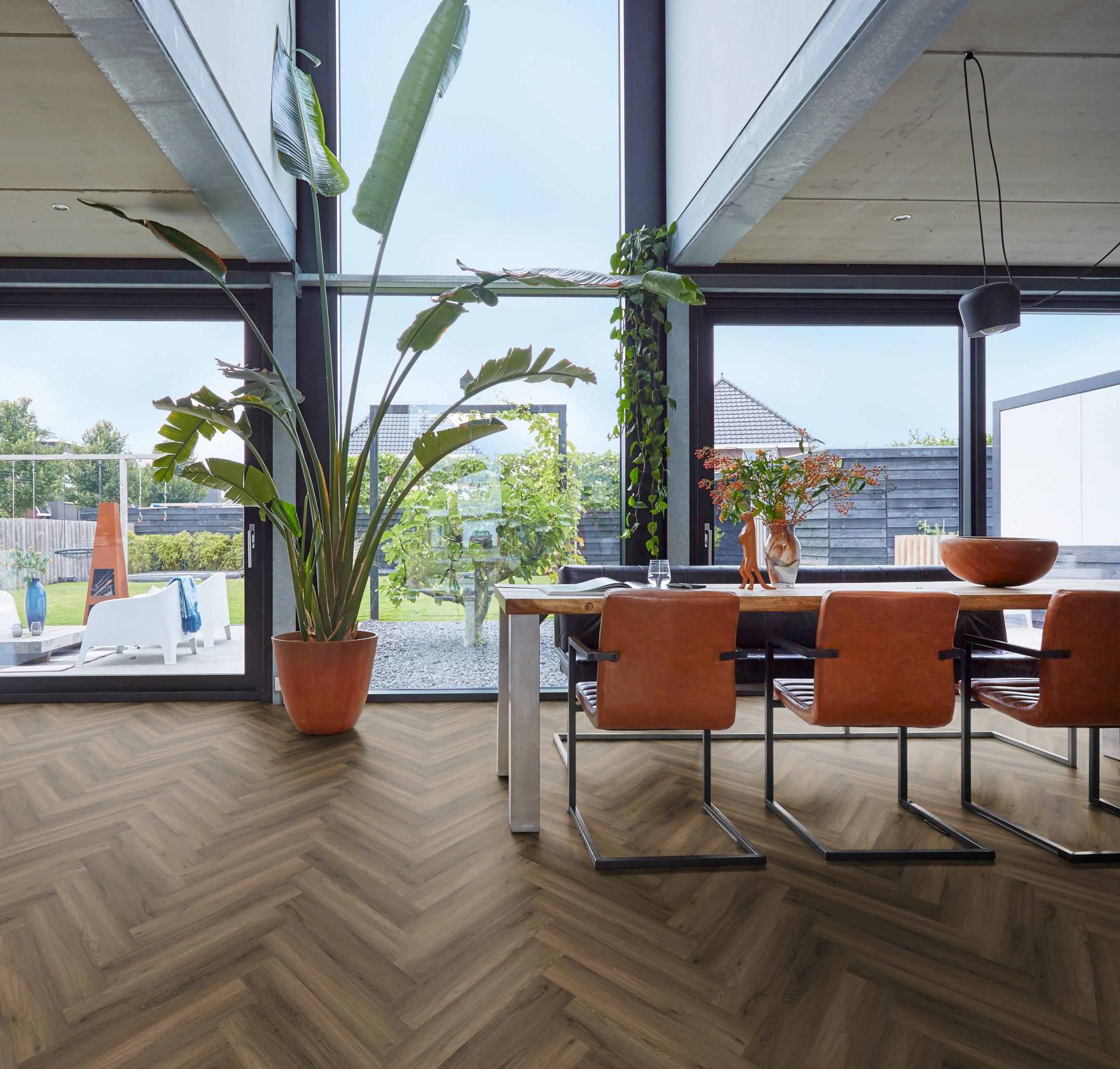 PVC YUP Collection Herringbone Warm Brown Dryback - sfeer